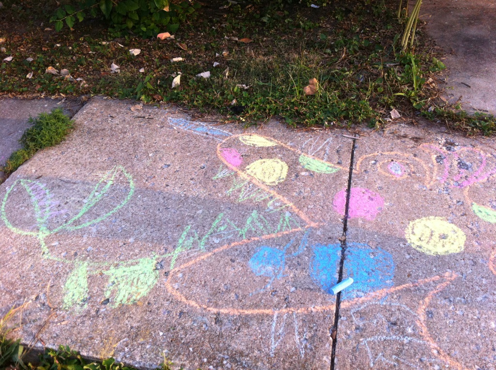 2011 0811 1 Finny & Mama make a chalk creature …